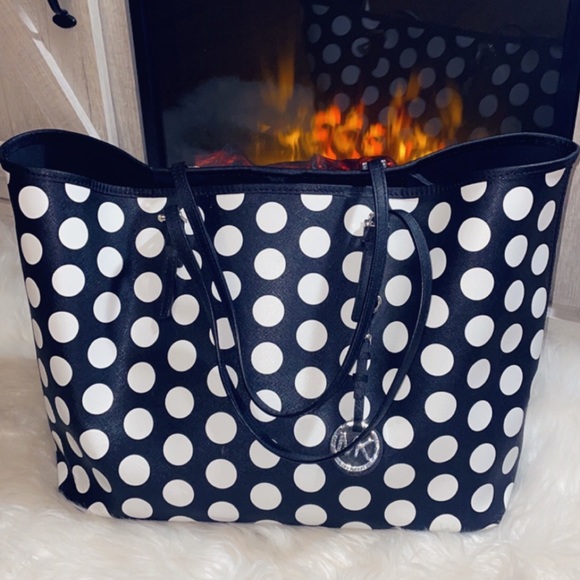 Michael Kors Handbags - Like New Michael Kors Tote